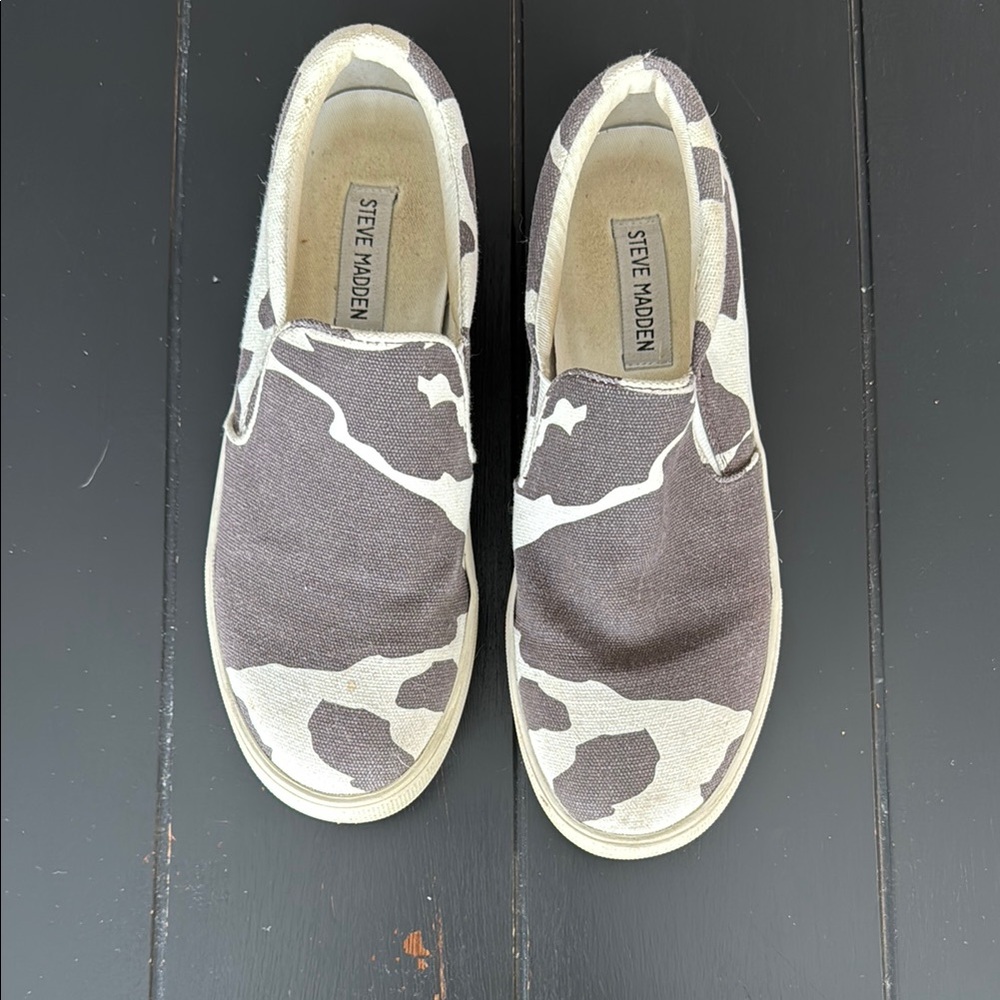 Steve Madden White and Brown Sneakers Slip-On Canvas